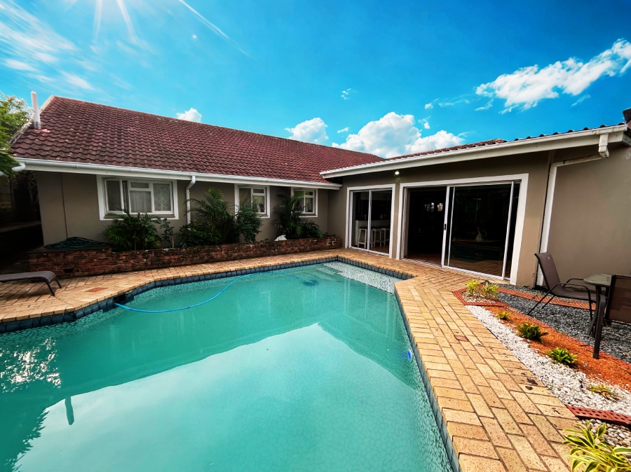 5 Bedroom Property for Sale in Beacon Bay Eastern Cape